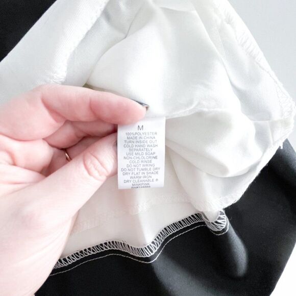 MinkPink // Size Medium // Black and White dress - Picture 4 of 10